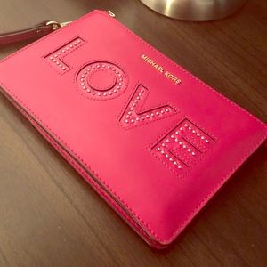 michael kors wristlet